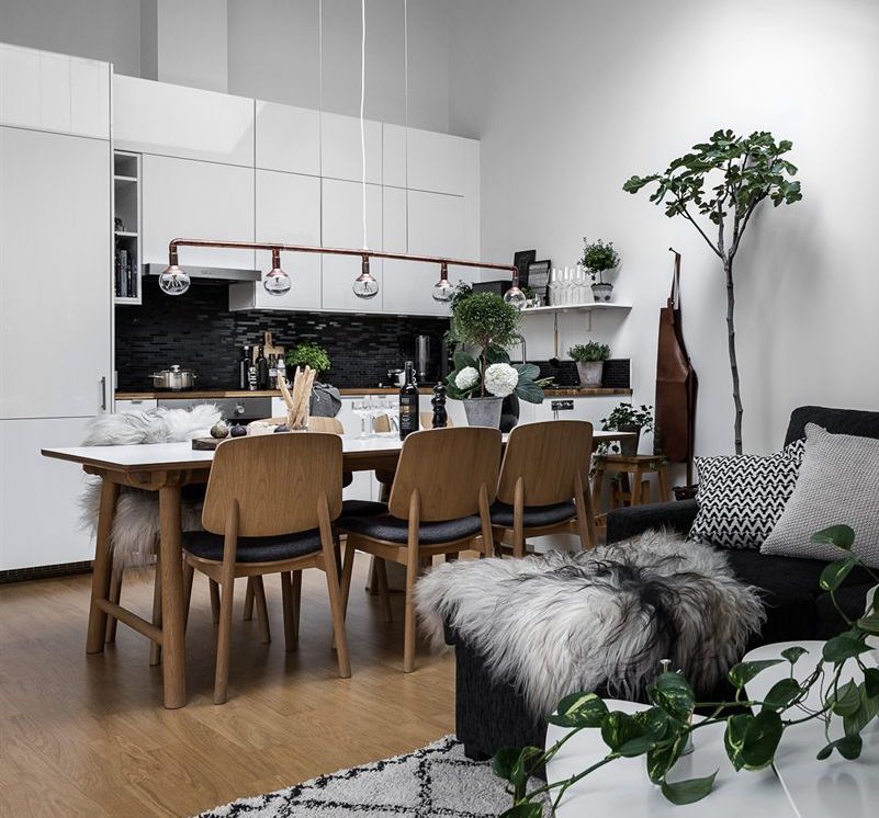 Home tour: Skrå vægge og fede lamper | KreaVilla