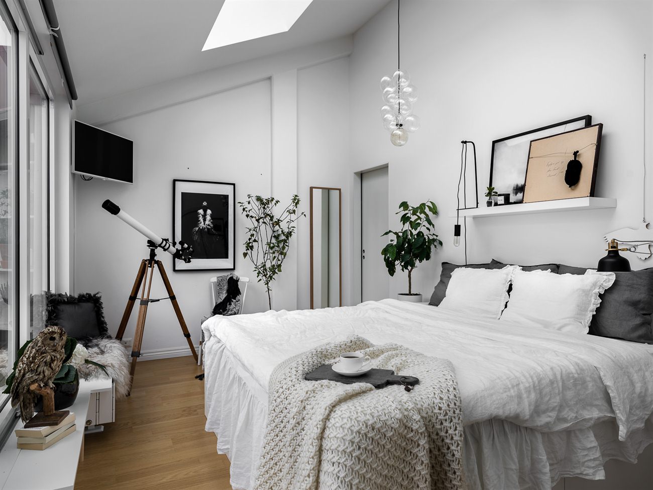 Home tour: Skrå vægge og fede lamper | KreaVilla